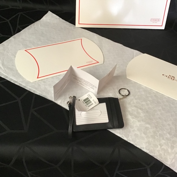 NWT Coach Darcy Leather ID with side pouch and key chain - Picture 4 of 5